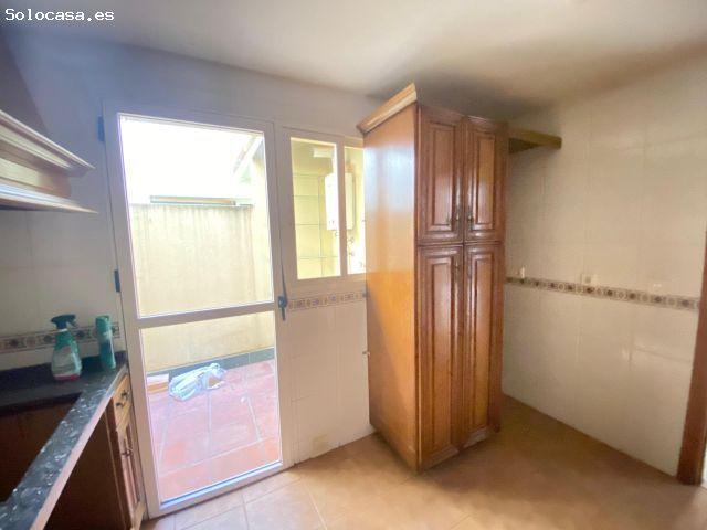 Casa pareada en esquina con garaje para dos vehículos y torreón con vistas. Larga duración