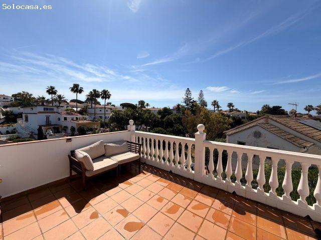 CASA PAREADA EN MIJAS CON VISTAS AL MAR Y TERRAZA PRIVADA