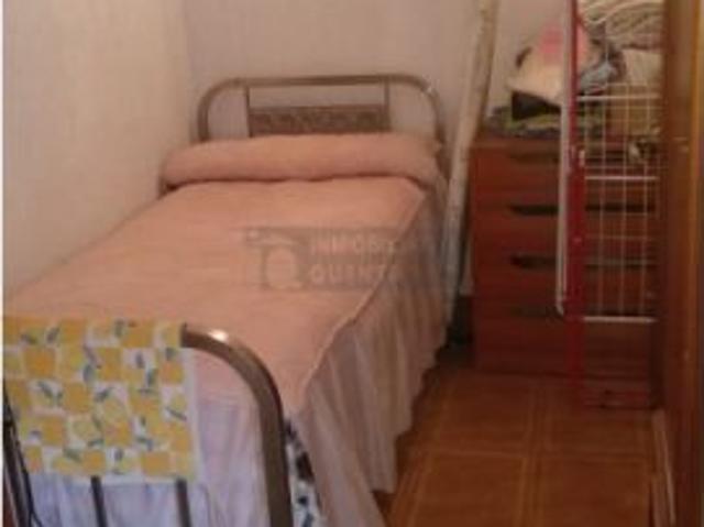 CASA PAREADA EN TRES PLANTAS