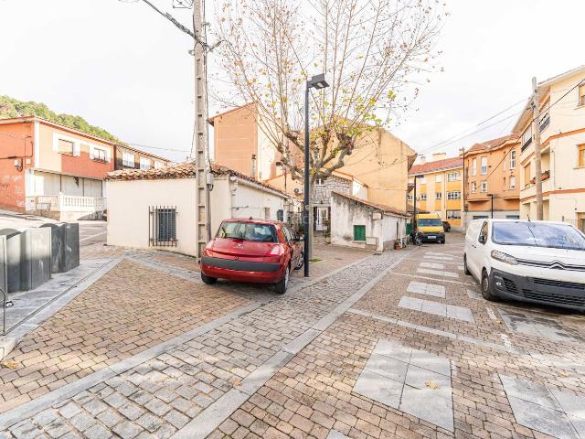Casa pareada en venta en Collado Mediano. Chalet pareado en venta en Calleja de la Oliva. Casas pareadas Collado.