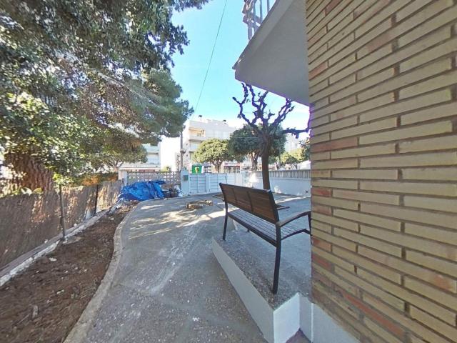 Casa pareada en venta en Coma ruga, Coma ruga Platja Costa Dorada. CASA PAREADA ESQUINERA EN VENTA EN COMARUGA OPORTUNIDAD ÚNICA. Casas pareadas.