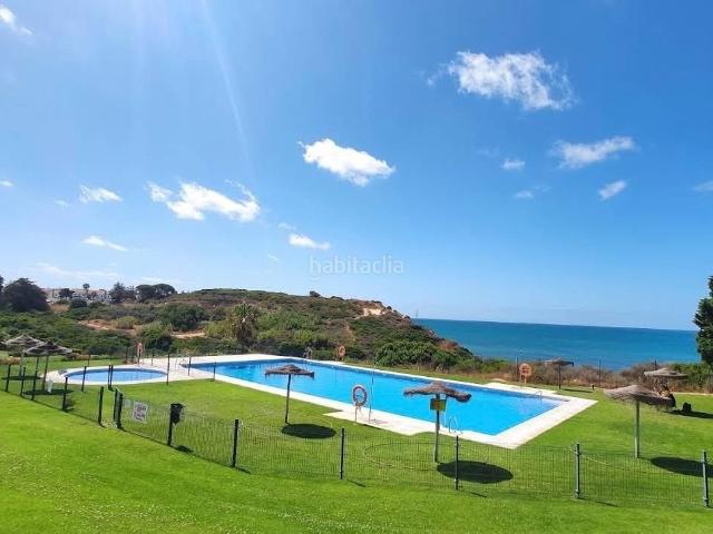 Casa pareada en venta en Conil de la Frontera, Conil. Exclusive Beachfront Family Home with Direct Access to Cala Puntalejo. Casas pareadas Conil de la.
