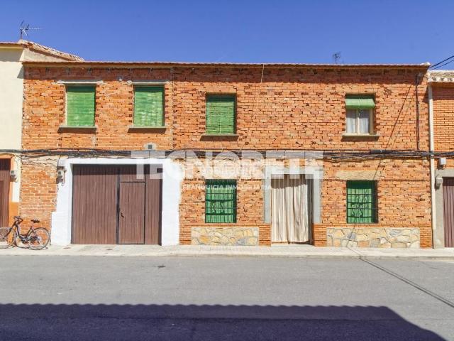 Casa pareada en venta en Consuegra. Casa en venta en Consuegra. Casas pareadas.