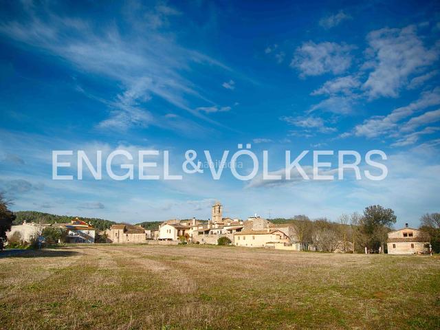 Casa pareada en venta en Cabanelles. EXCLUSIVA Casa de piedra con jardín en Espinavessa Alt Empordà, encanto rústico y gran potencial. Casas pareadas.