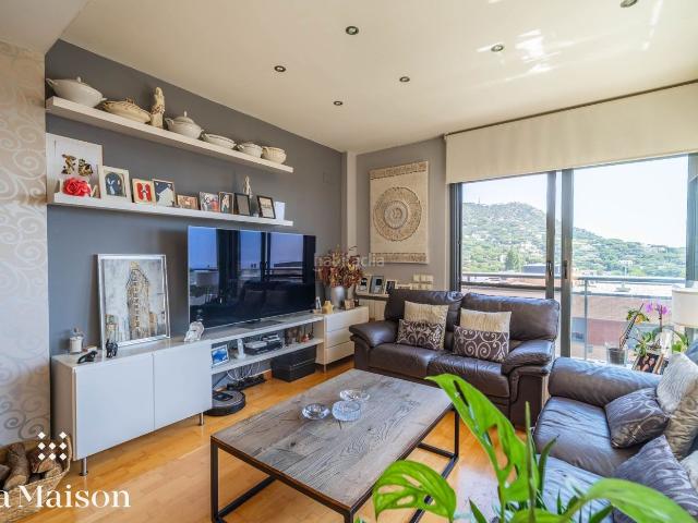 Casa pareada en venta en Cabrils. Casa con ascensor y vistas al mar en Cabrils. Casas pareadas.