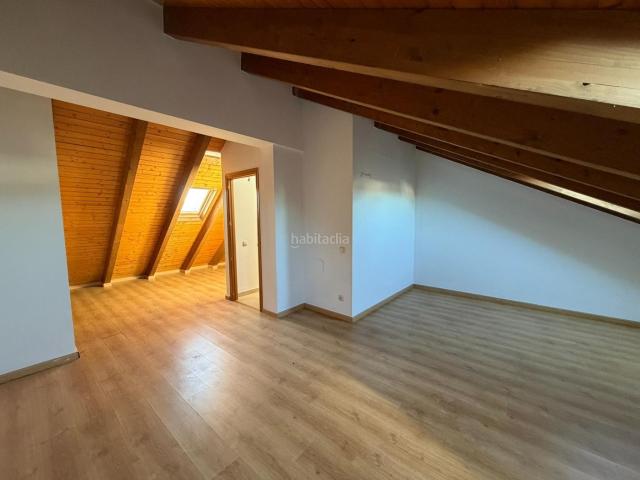 Casa pareada en venta en Cacabelos. Edificio a la venta en Cacabelos. Casas pareadas.