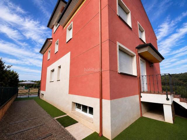 Casa pareada en venta en Cacabelos. ? Vivienda pareada en venta en Urbanización El Foyo Cacabelos. Casas pareadas.