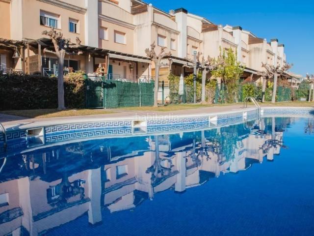 Casa pareada en venta en Calafell, Calafell Platja Costa Dorada. Exclusiva casa adosada de alto standing a pocos metros de la playa en Calafell. Casas pareadas.