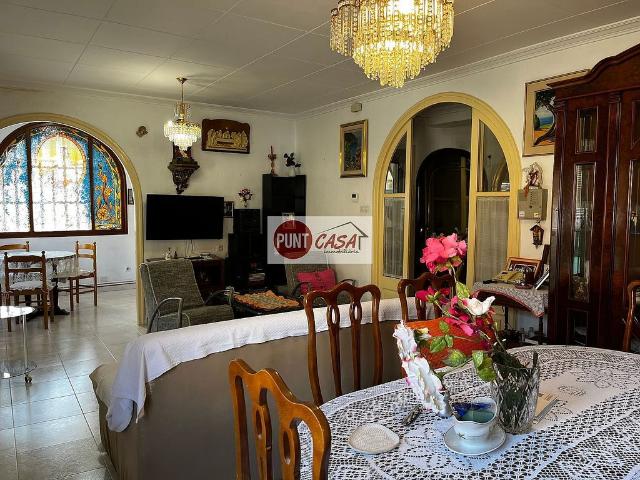Casa pareada en venta en calle Costa Dels Mangraners, Lleida, de 284 m² 5 habitaciones por 210.000