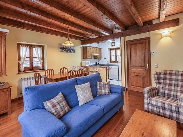 Casa pareada en venta en calle Camin Dera Santeta, Vielha e Mijaran, de 100 m² 3 habitaciones por 375.000