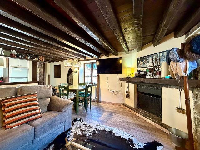 Casa pareada en venta en calle Carrèr Major, Vielha e Mijaran, de 125 m² 3 habitaciones por 450.000