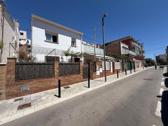 Casa pareada en venta en calle Cervantes, Castelldefels, de 123 m² 4 habitaciones por 459.900