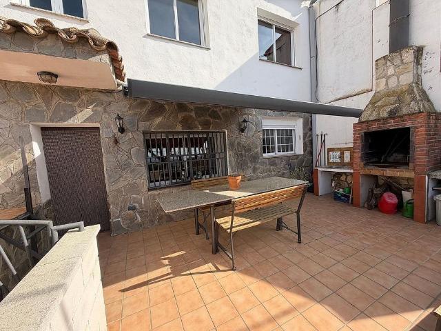 Casa pareada en venta en calle CL Comellarets, Flix, de 145 m² 6 habitaciones por 190.000