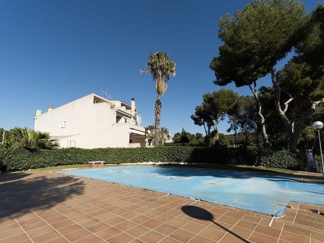 Casa pareada en venta en calle CL Alta Garrotxa, Tarragona, de 167 m² 4 habitaciones por 618.000