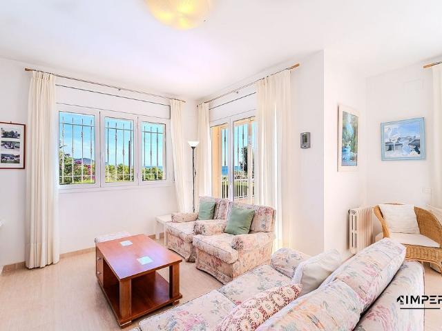 Casa pareada en venta en calle Ametlla de Mar Calafat, Ametlla de Mar, l´, de 196 m² 4 habitaciones por 450.000