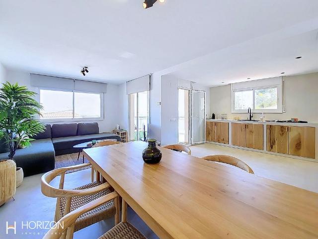 Casa pareada en venta en calle Anglaterra, Calafell, de 212 m² 4 habitaciones por 384.000
