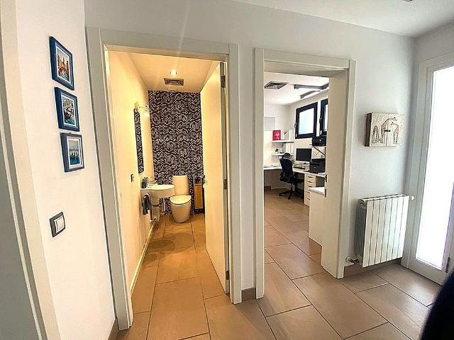 Casa pareada en venta en calle Ateneu Pi i Margall, Bisbal d´Empordà, La, de 202 m² 5 habitaciones por 690.000