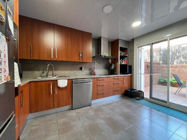 Casa pareada en venta en calle Bonavista, Canovelles, de 170 m² 5 habitaciones por 439.000