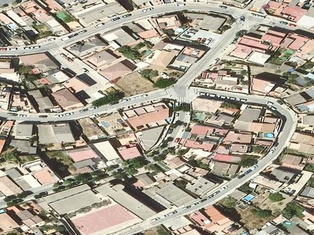 Casa pareada en venta en calle Badajoz, Sant Vicenç dels Horts, de 256 m² 5 habitaciones por 243.200