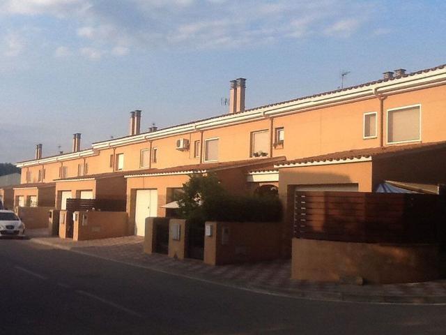 Casa pareada en venta en calle Jaume Tapies Boadas, Riudarenes, de 128 m² 1 habitación por 119.200