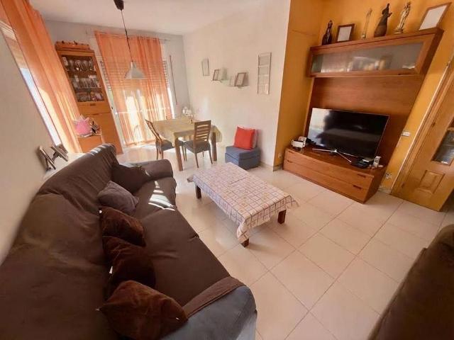 Casa pareada en venta en calle General O'donnell, Sant Boi de Llobregat, de 132 m² 3 habitaciones por 375.000