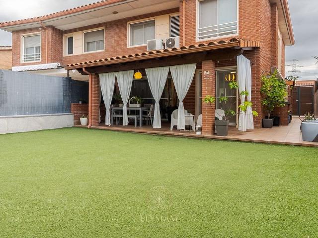 Casa pareada en venta en calle Guilleries, Roca del Vallès, la, de 340 m² 5 habitaciones por 569.000
