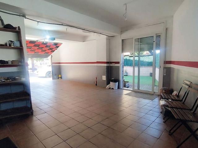 Casa pareada en venta en calle Doctor Ramon Vinyes, Anglès, de 170 m² 4 habitaciones por 265.000