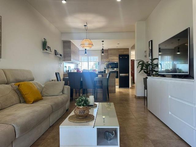 Casa pareada en venta en calle Dolores Ibarrurri, Roda de Barà, de 194 m² 4 habitaciones por 474.000