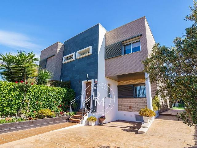 Casa pareada en venta en calle Dolores Ibarrurri, Roda de Barà, de 195 m² 4 habitaciones por 474.000