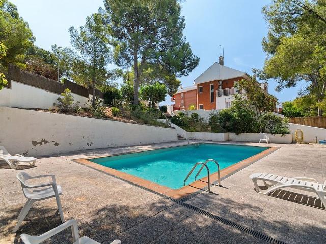 Casa pareada en venta en calle D'alcover, Castelldefels, de 116 m² 4 habitaciones por 749.000