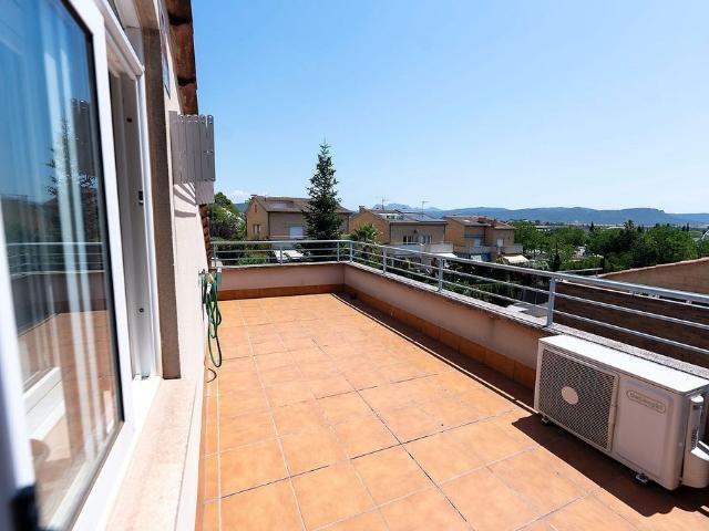Casa pareada en venta en calle De Calafell, Igualada, de 237 m² 3 habitaciones por 459.000