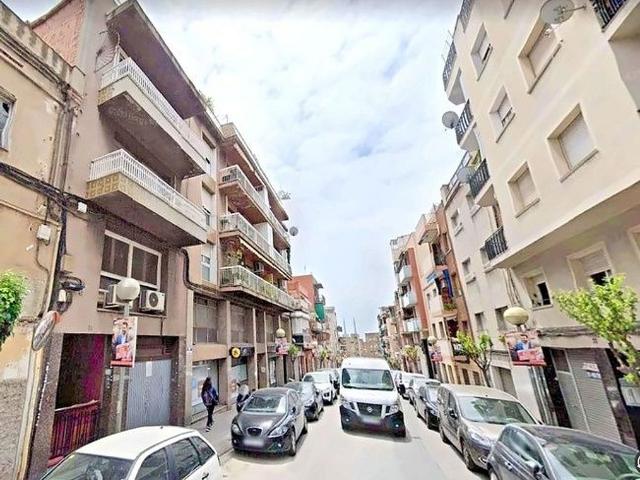 Casa pareada en venta en calle De Calderón de la Barca, Badalona, de 478 m² 3 habitaciones por 275.000