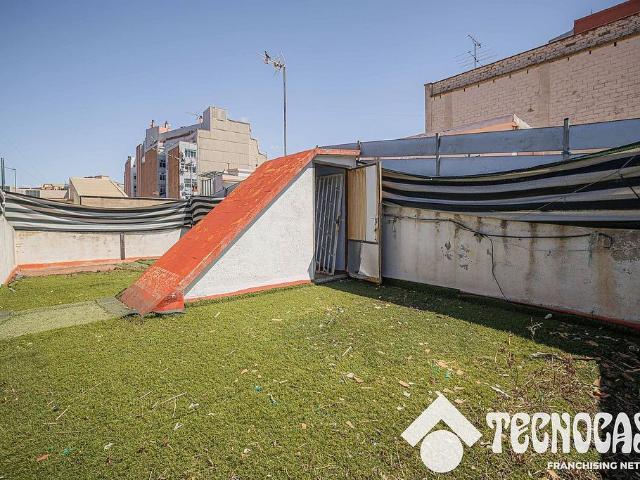 Casa pareada en venta en calle De Borriana, Barcelona, de 159 m² 5 habitaciones por 570.000