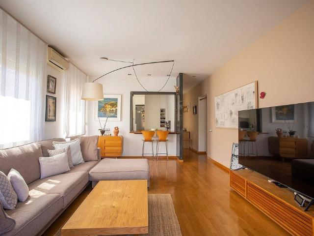 Casa pareada en venta en calle De Batista i Roca, Sant Just Desvern, de 251 m² 4 habitaciones por 775.000