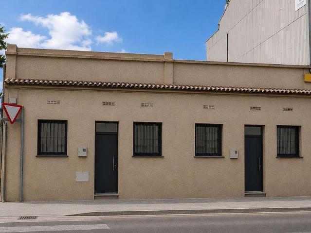 Casa pareada en venta en calle De Fernando Poo, Sabadell, de 40 m² 2 habitaciones por 239.000