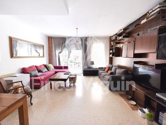 Casa pareada en venta en calle De Joan de Peguera, Barcelona, de 114 m² 4 habitaciones por 650.000