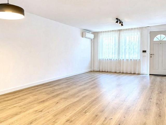 Casa pareada en venta en calle De Jaume Huguet, Barcelona, de 80 m² 3 habitaciones por 330.000
