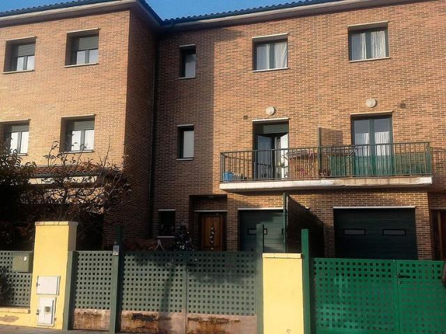 Casa pareada en venta en calle De L'onze de Setembre, Tremp, de 144 m² 1 habitación por 146.000