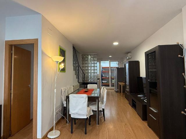 Casa pareada en venta en calle De la Llibertat, Badalona, de 140 m² 3 habitaciones por 569.000
