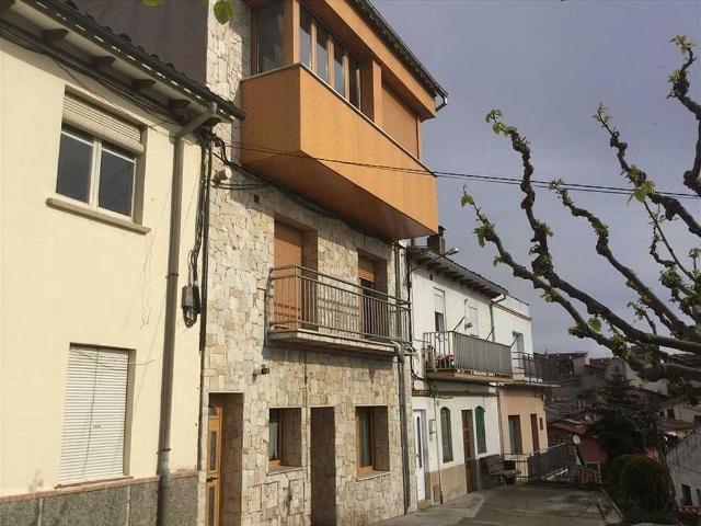 Casa pareada en venta en calle De la Miranda, Sant Hipòlit de Voltregà, de 141 m² 3 habitaciones por 108.300