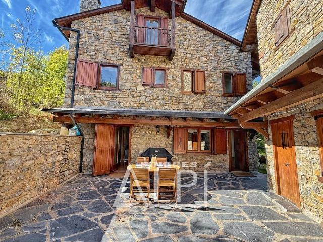 Casa pareada en venta en calle De Les Pereres, Fontanals de Cerdanya, de 150 m² 3 habitaciones por 670.000