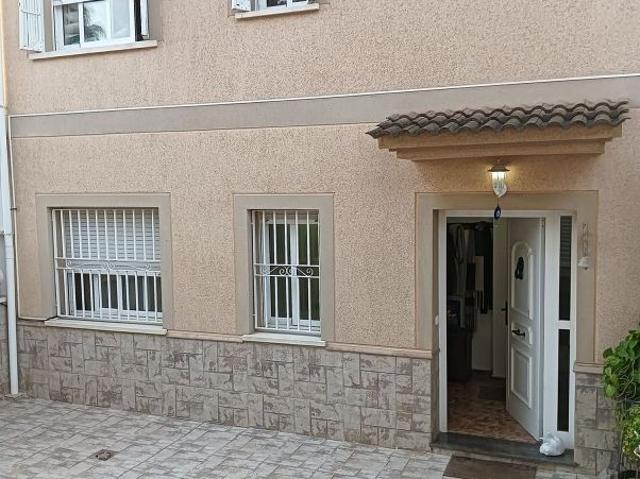 Casa pareada en venta en calle De Les Xicrandes, Vilanova i La Geltrú, de 250 m² 4 habitaciones por 735.000