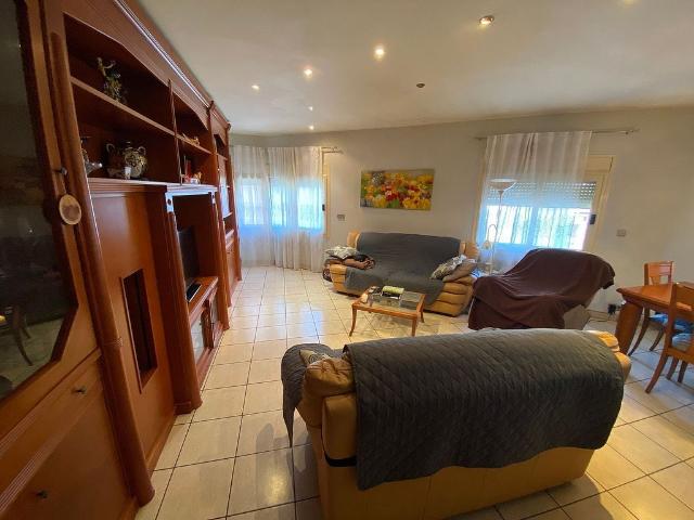 Casa pareada en venta en calle De L'escorxador, Vilafranca del Penedès, de 140 m² 4 habitaciones por 475.000
