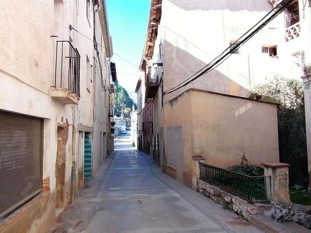 Casa pareada en venta en calle De L'església, Cardona, de 40 m² 3 habitaciones por 19.000