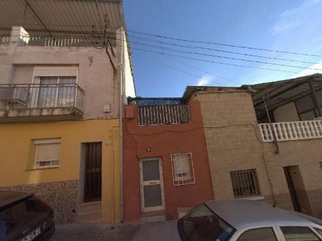 Casa pareada en venta en calle De Monestero, Sabadell, de 114 m² 3 habitaciones por 105.000