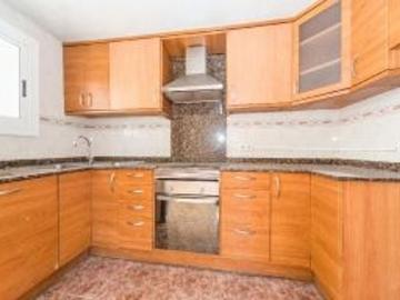 Casa pareada en venta en calle De Pau Piferrer, Badalona, de 101 m² 4 habitaciones por 142.500