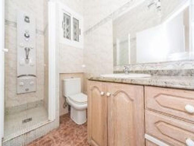 Casa pareada en venta en calle De Pau Piferrer, Badalona, de 101 m² 4 habitaciones por 142.500