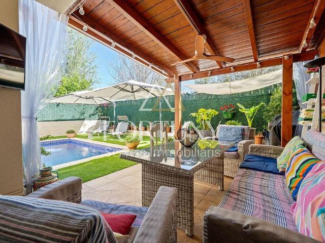 Casa pareada en venta en calle De Pere Vergés, Cambrils, de 193 m² 5 habitaciones por 449.900