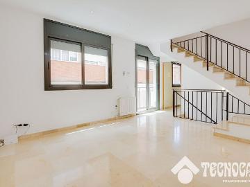 Casa pareada en venta en calle De Rubén Darío, Barcelona, de 144 m² 3 habitaciones por 695.000