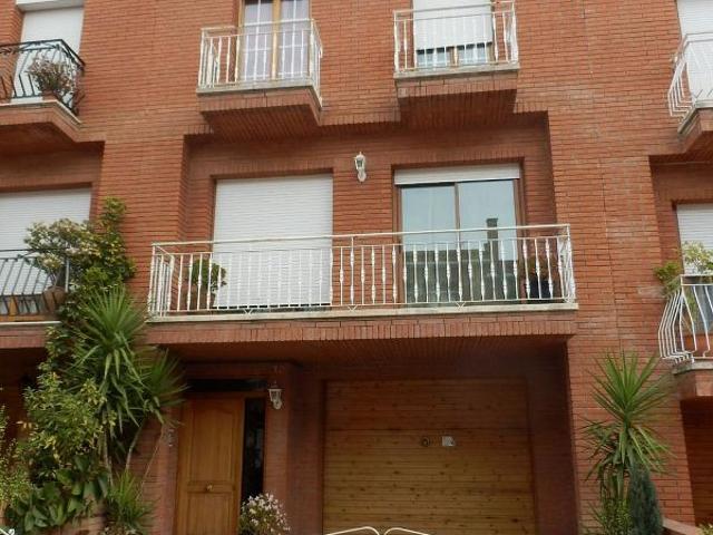 Casa pareada en venta en calle Del Doctor Pedro Pons, Esparreguera, de 384 m² 3 habitaciones por 340.000